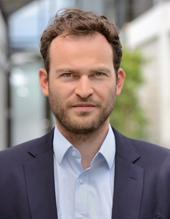 Image of Carlo Holly