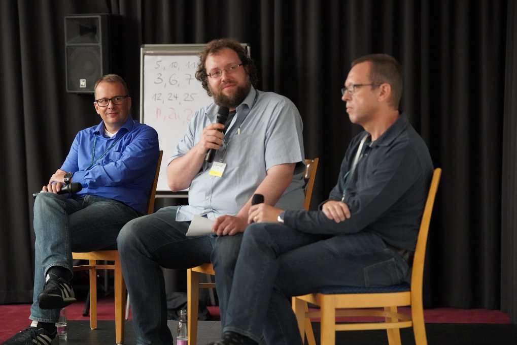 MPSP Scientific Coordinator Dr. Reinhard Geiss in conversation with Dr. Claus Roll (OPTICA; right side) and MPSP Fellow Prof. Stefan Nolte (left side) during the panel discussion MPSP Scientific Coordinator Dr. Reinhard Geiss in conversation with Dr. Claus Roll (OPTICA; right side) and MPSP Fellow Prof. Stefan Nolte (left side) during the panel discussion
