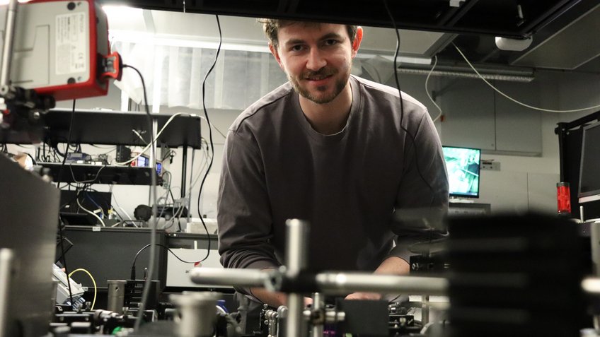 MPSP PhD candidate Felix Wanitschke in laser lab.