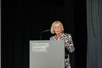As the guest of honor, former German Federal Minister of Education and Research Johanna Wanka addressed the audience, lending the ceremony special distinction in her role as so to speak co-founder of the Max Planck Schools. As the guest of honor, former German Federal Minister of Education and Research Johanna Wanka addressed the audience, lending the ceremony special distinction in her role as so to speak co-founder of the Max Planck Schools.