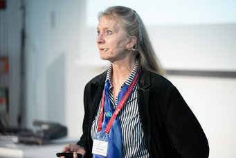 Lecture with Dr. Ruth Houbertz on miniaturization in optics. Lecture with Dr. Ruth Houbertz on miniaturization in optics.