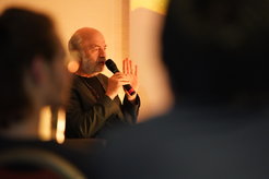 Our speaker Gerd Leuchs during the fireside evening..