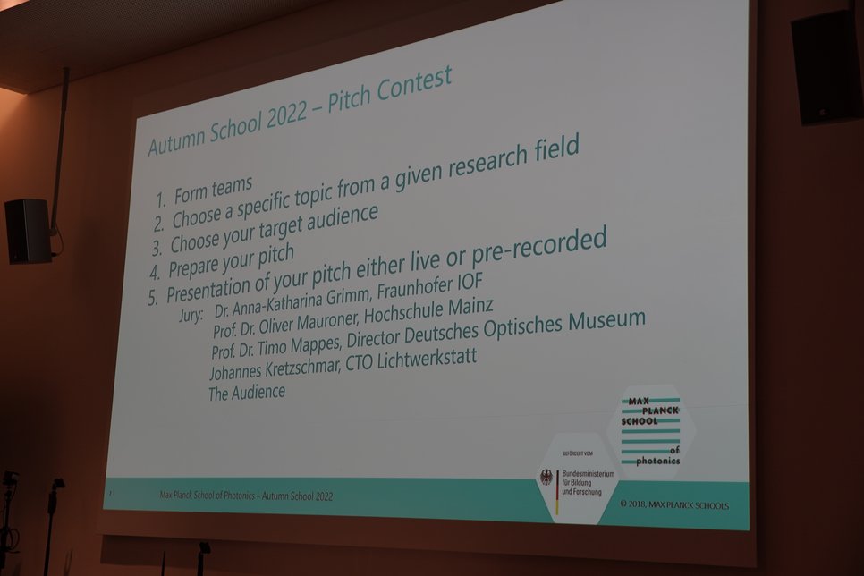 Die PhD Candidates erhalten einen Einblick in die anstehende Pitch Challenge.
